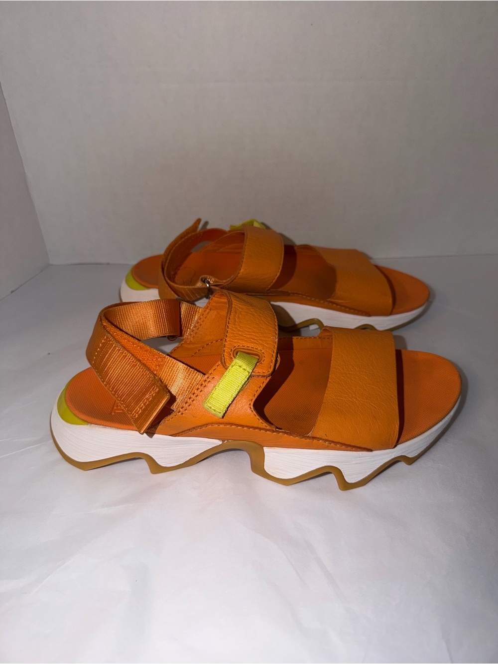 Sorel Kinetic II women’s 8.5 Orange chunky Sporty Sandals